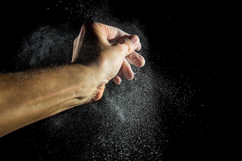 Dusting with flour